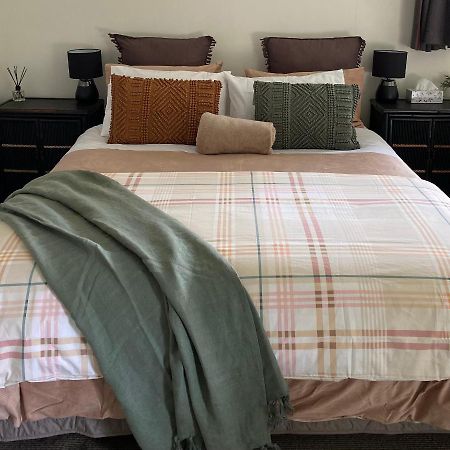 Glenie Cottage Bnb Guesthouse Тимару Екстериор снимка