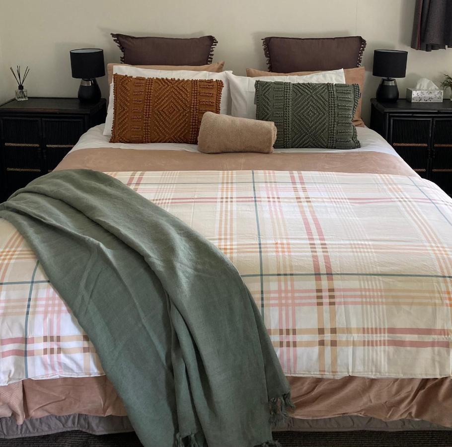 Glenie Cottage Bnb Guesthouse Тимару Екстериор снимка